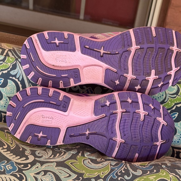 Brooks Ghost 14 Dynamic Purple and Pink Athletic Shoes sz.8.5 - Picture 4 of 5